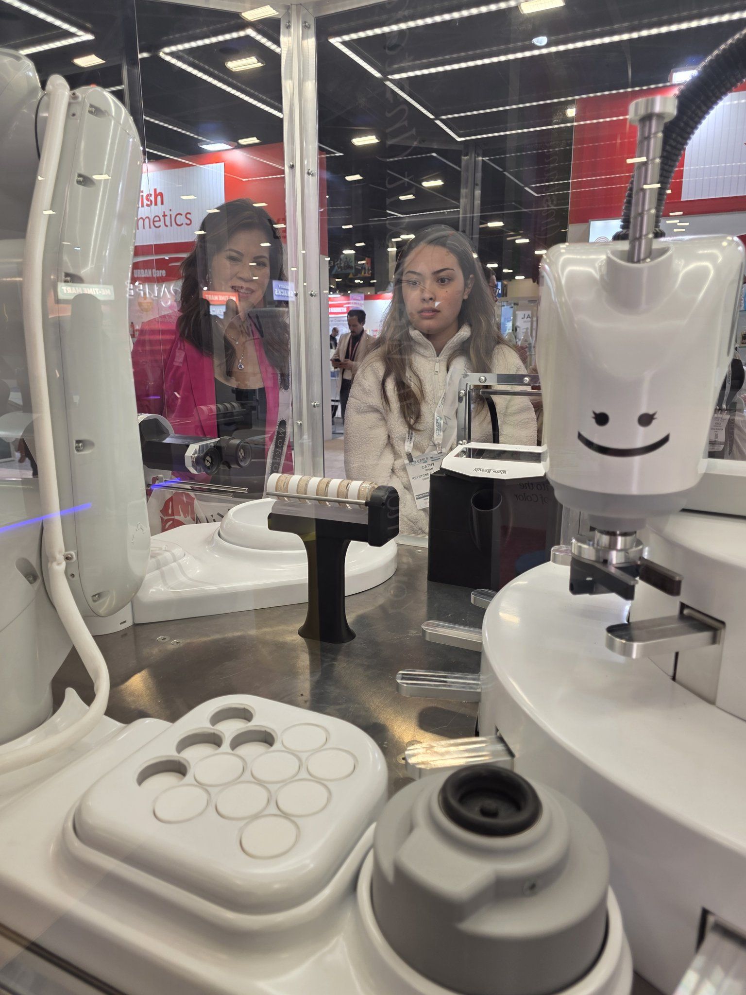 Close-up of Vivi's white head and mixing station, with a smiley face on the shroud